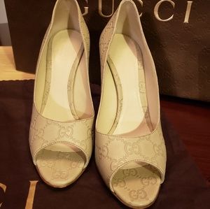 Authentic Gucci Guccissima Leather Peep Toe pumps
